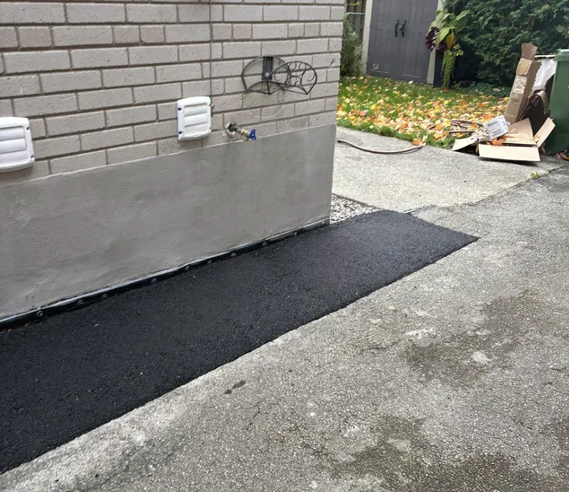 Réparation de fissures d'asphalte au bitume chaud à Sherbrooke