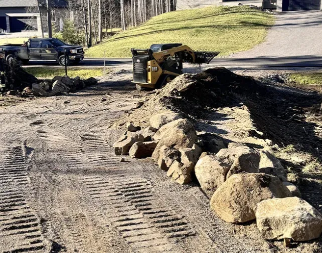 Excavation et préparation de terrain pour entrée de cour à Magog, Estrie